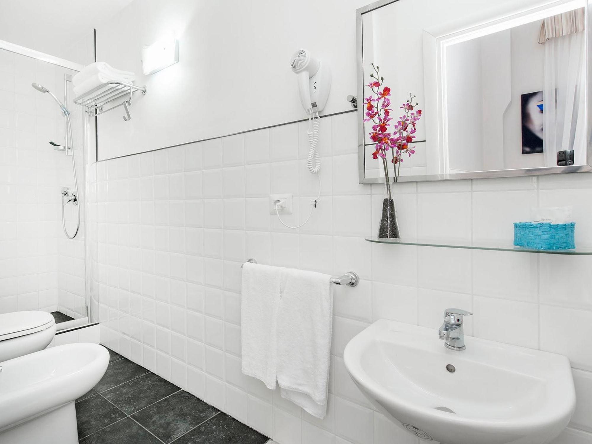 White Rooms Colosseo Рим Экстерьер фото
