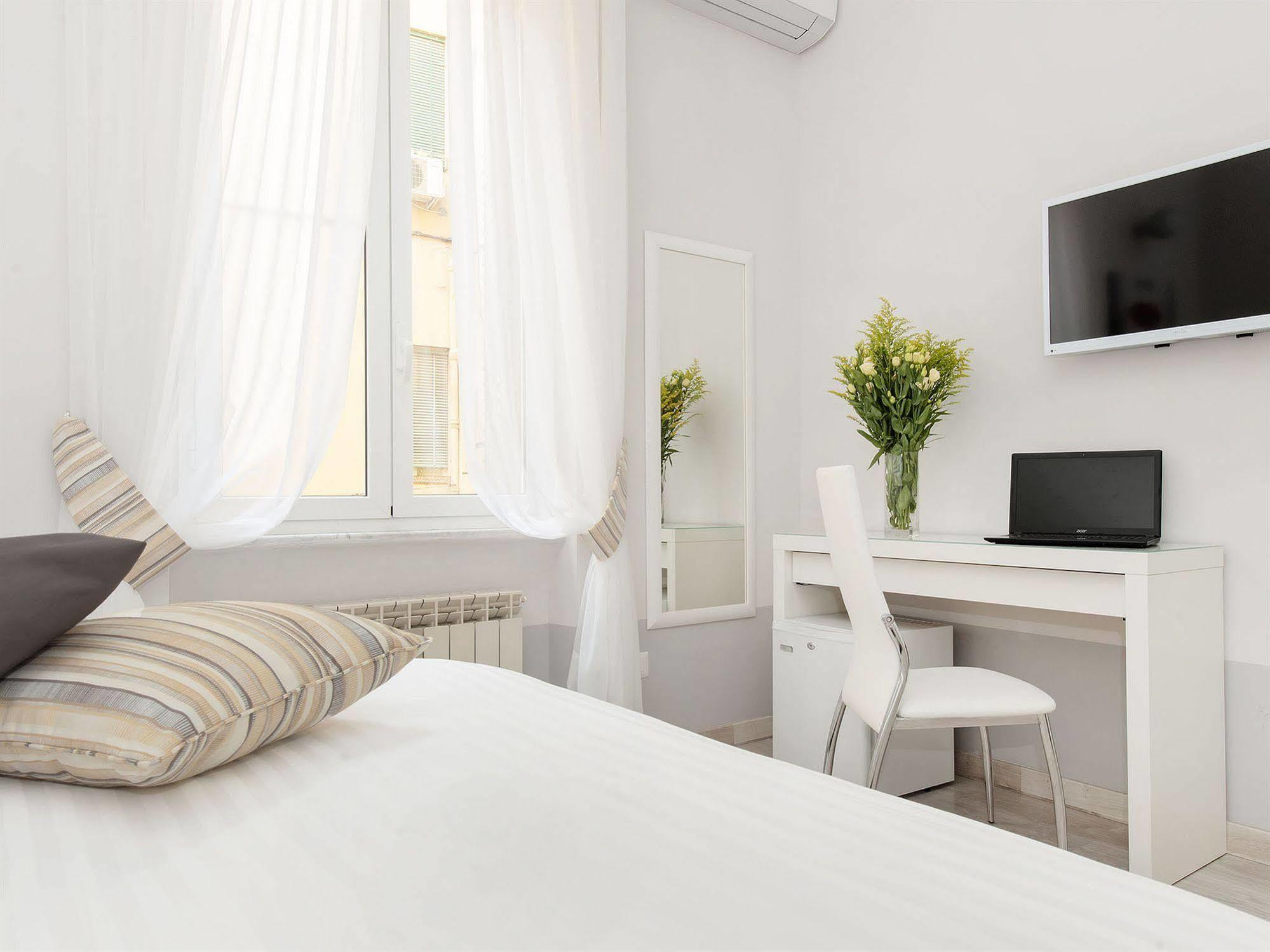 White Rooms Colosseo Рим Экстерьер фото