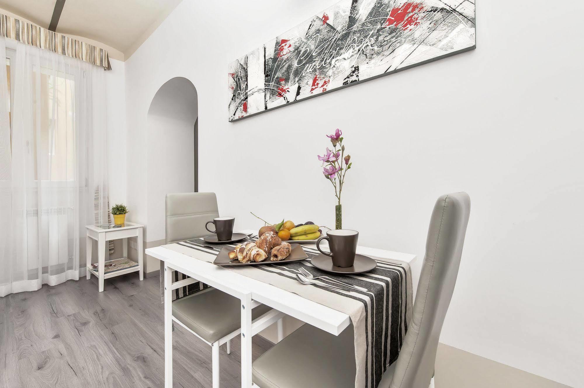 White Rooms Colosseo Рим Экстерьер фото