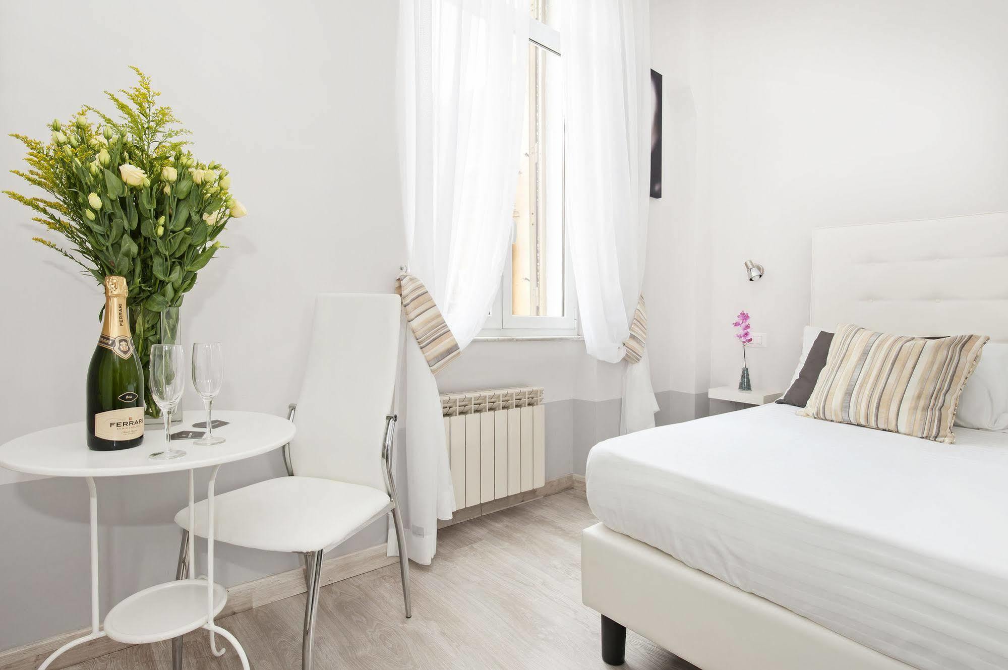 White Rooms Colosseo Рим Экстерьер фото