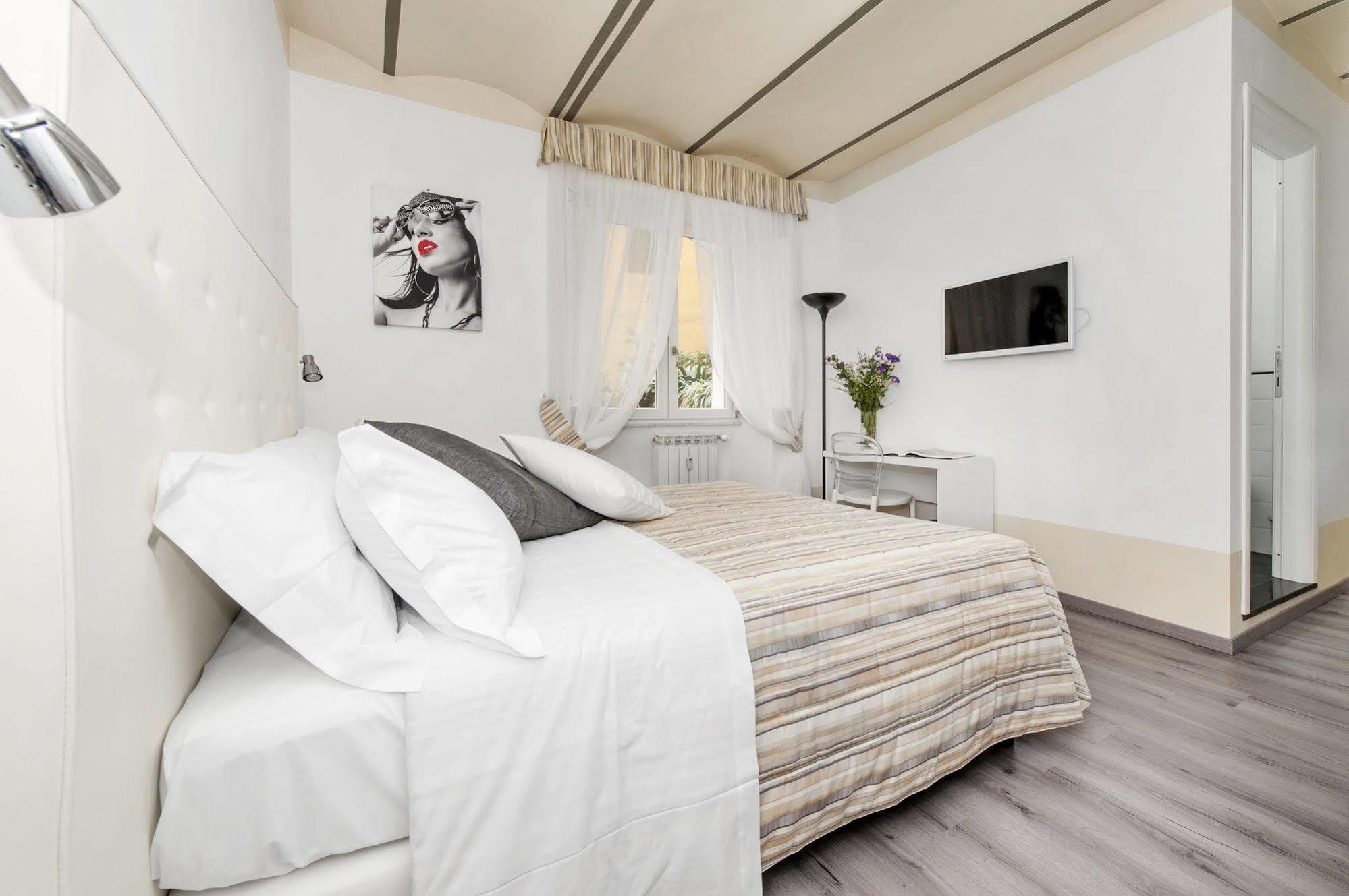 White Rooms Colosseo Рим Экстерьер фото